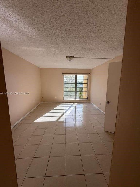 2+1 Condo — 9180 Fontainebleau Blvd APT 401