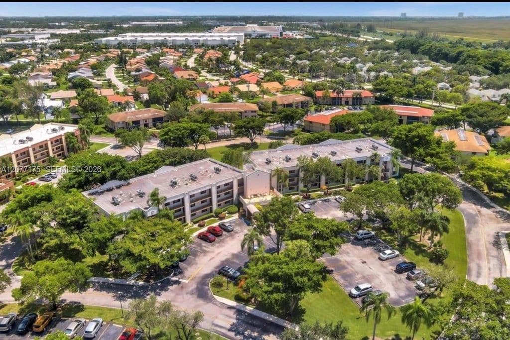 2+1 Condo — 10847 W Clairmont Cir #302