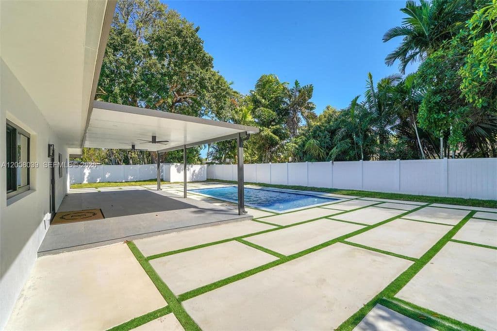 5-bedroom Single-Family Home — 8820 SW 182nd Ter