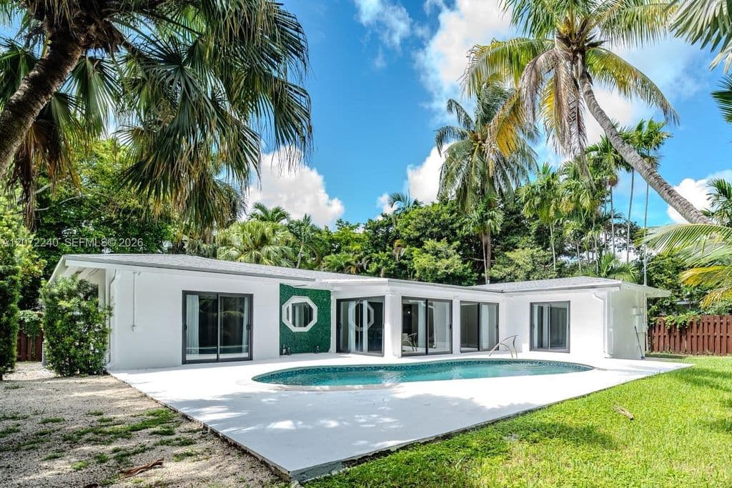 4+1 Müstakil ev — 1825 Alamanda Dr