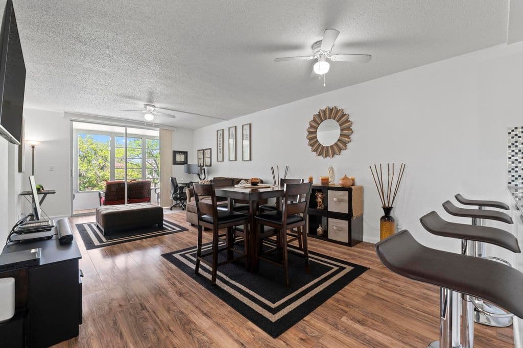 2+1 Condo — 5275 NW 10th Court #305