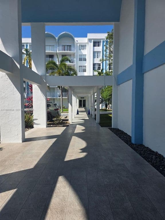 2-bedroom Condo — 486 NW 165th Street Rd APT B405