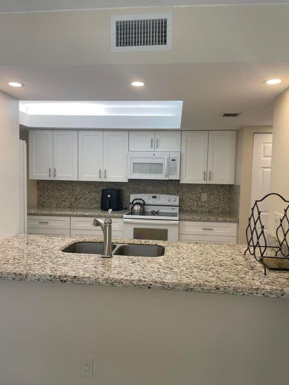 2-bedroom Condo — 450 Egret Circle #9203