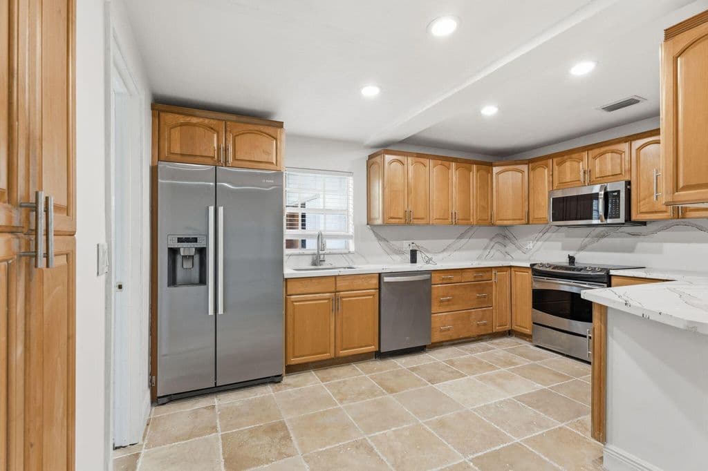 4+1 Müstakil ev — 4793 Badger Avenue