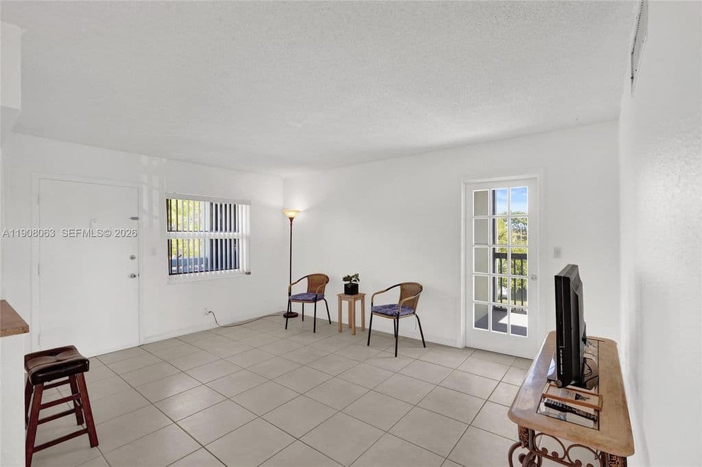2+1 Condo — 1425 Arthur St APT 301A