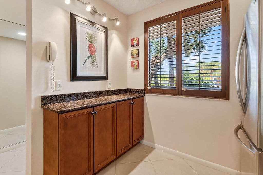 2+1 Condo — 2101 Marina Isle Way #202