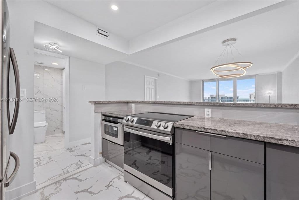 1+1 Condo — 3800 S Ocean Dr APT 802