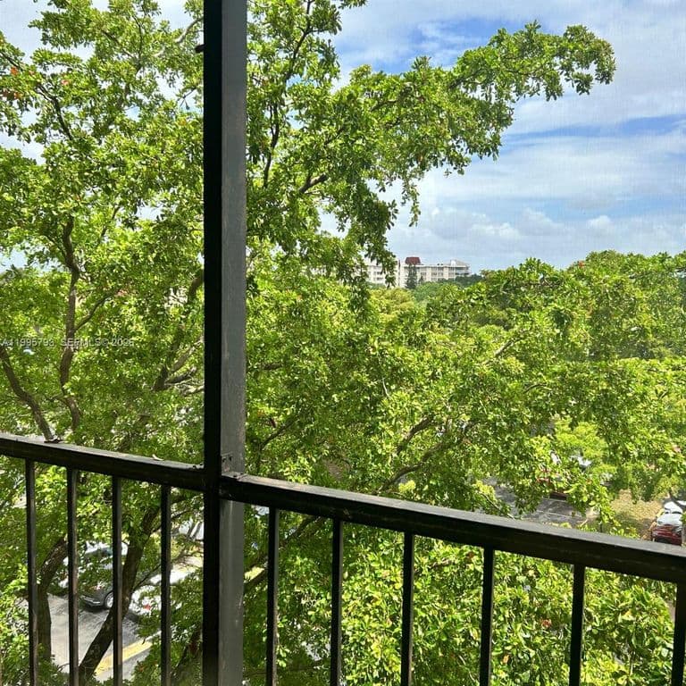 1+1 Condo — 3771 Environ Blvd APT 650