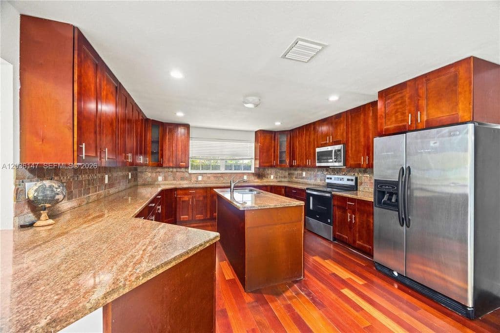 4-bedroom Single-Family Home — 230 NE 5th Ave