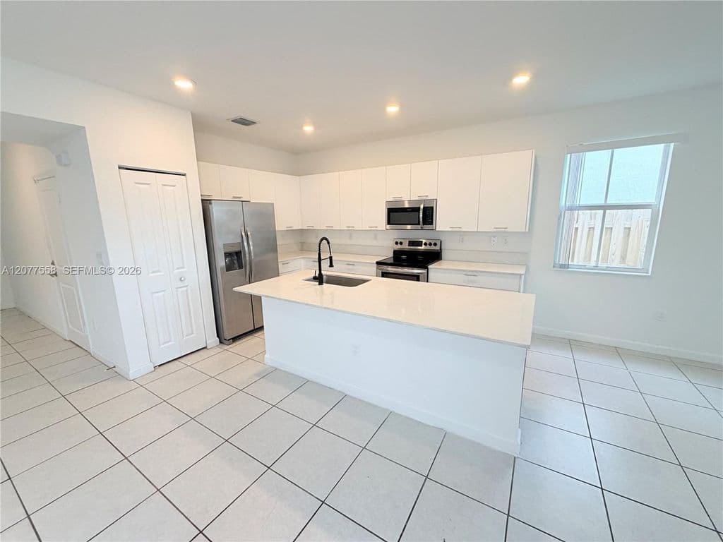 3-bedroom Single-Family Home — 2405 NW 131st Cir