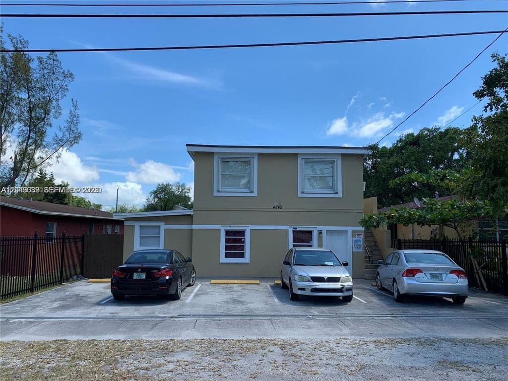 5-bedroom Property — 4245 NW 24th Ave
