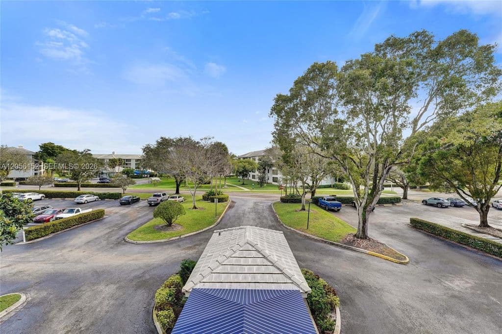 2-bedroom Condo — 1713 Whitehall Dr APT 304