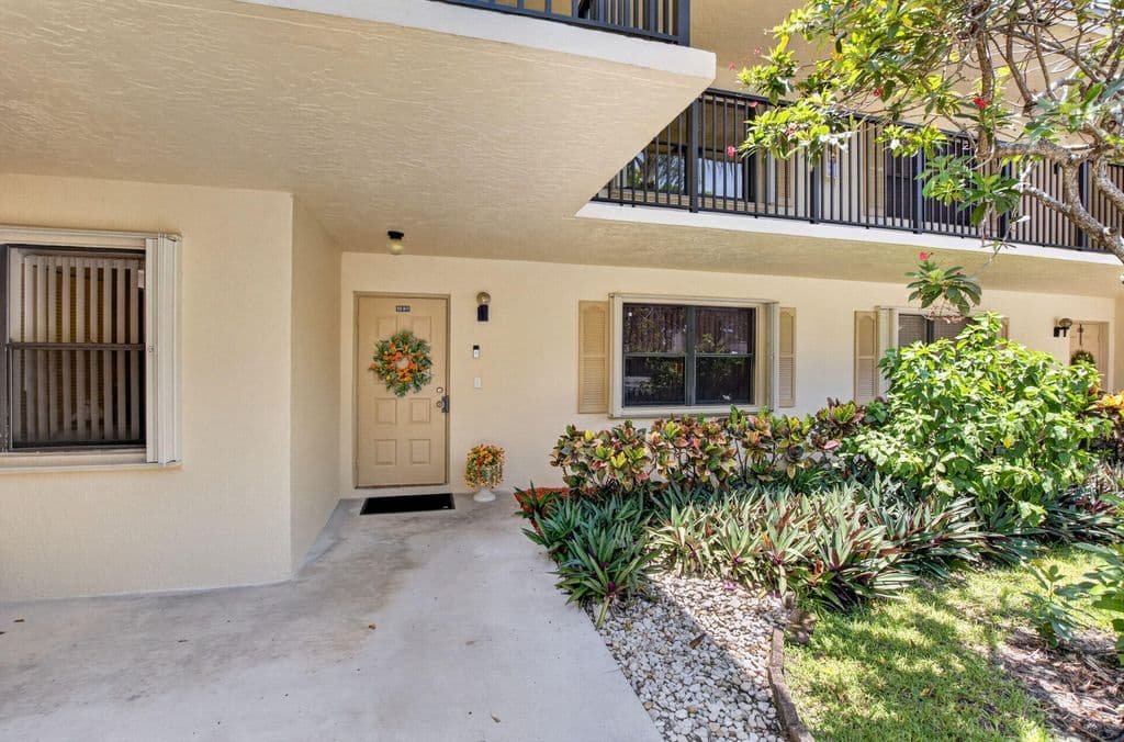 2-bedroom Condo — 2898 SW 22nd Circle #231b