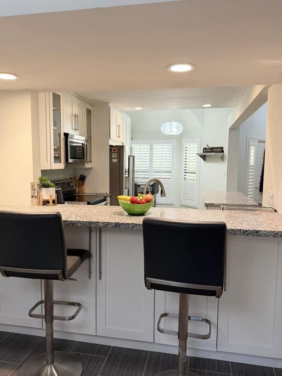 3-bedroom Property — 1400 NW 9th Avenue #D-28