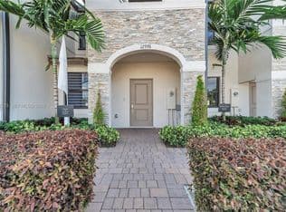 3-bedroom Townhouse — 12976 SW 233rd Ter, Homestead, 33032
