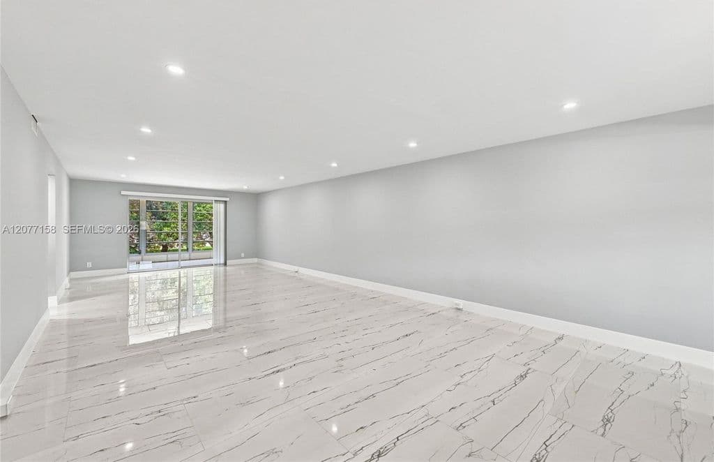 2-bedroom Condo — 3304 Aruba Way APT A2