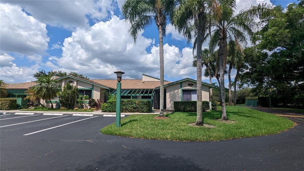 3+1 Condo — 460 Lakeview Dr APT 4