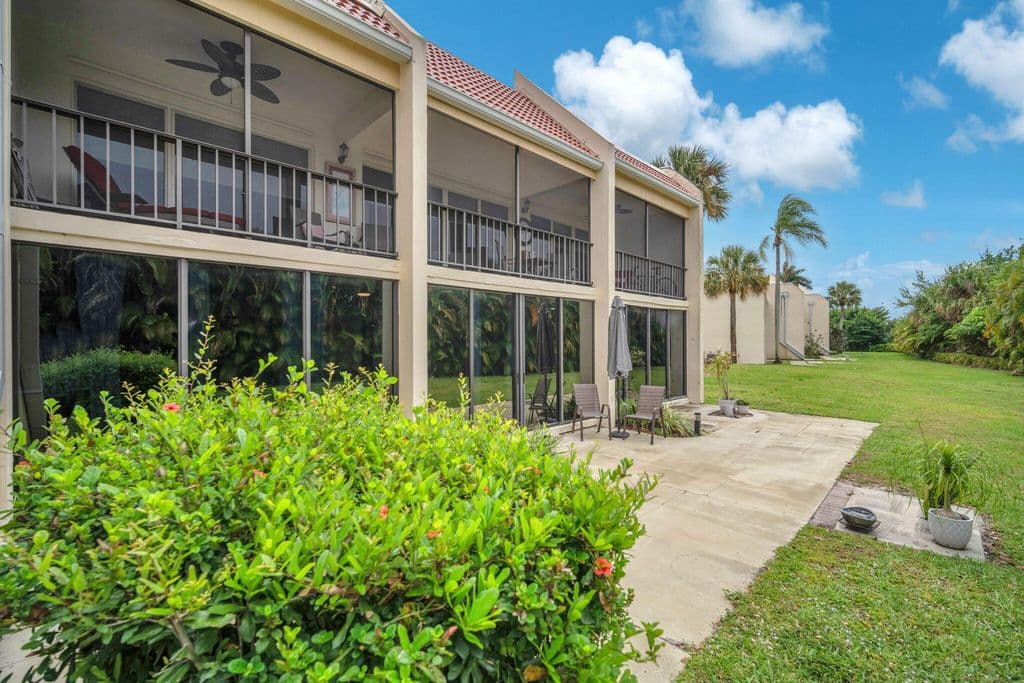 2-bedroom Condo — 1823 Presidential Way #E101