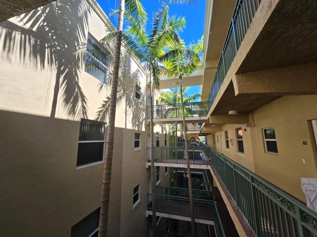 2+1 Condo — 1640 Presidential Way #403