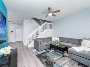 3-bedroom Townhouse — 16840 SW 1st Mnr #16840, Hollywood, 33027