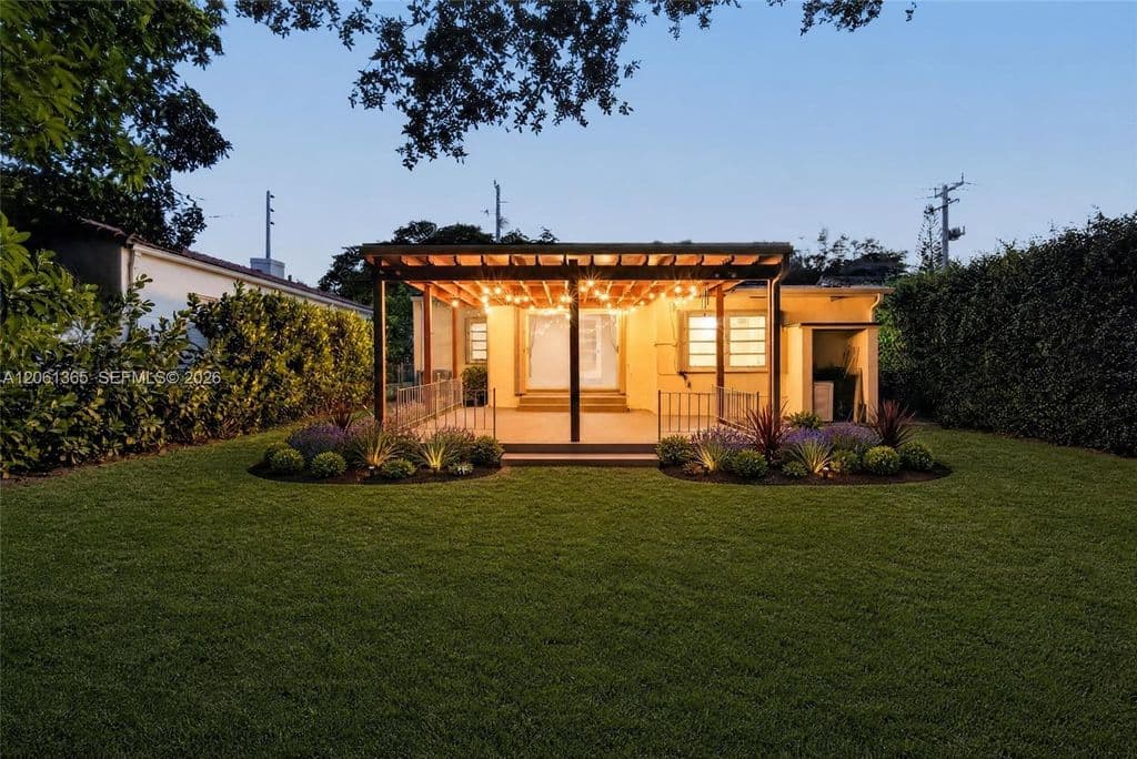 3+1 Müstakil ev — 1015 Cortez St