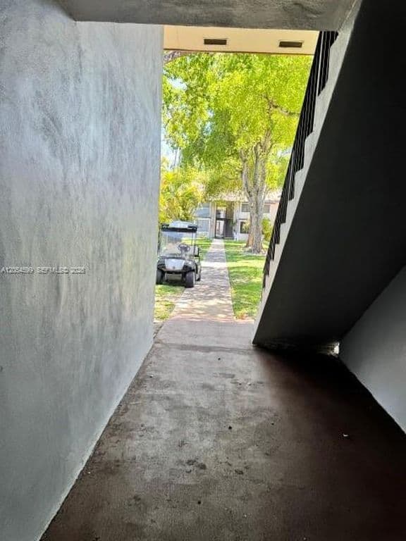 2+1 Condo — 380 E Laurel Dr APT 4D