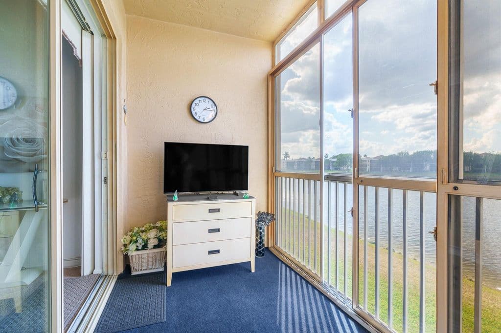 2+1 Condo — 7647 Southampton Terrace #202