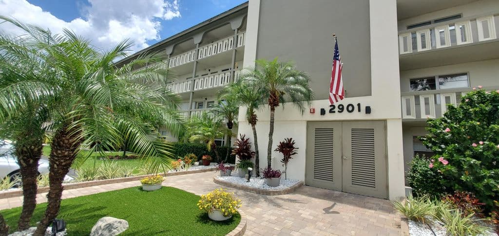 2-bedroom Condo — 2901 VICTORIA Circle #F2