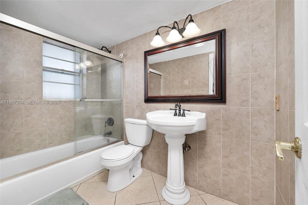 1+1 Condo — 7620 Carlyle Ave APT 204