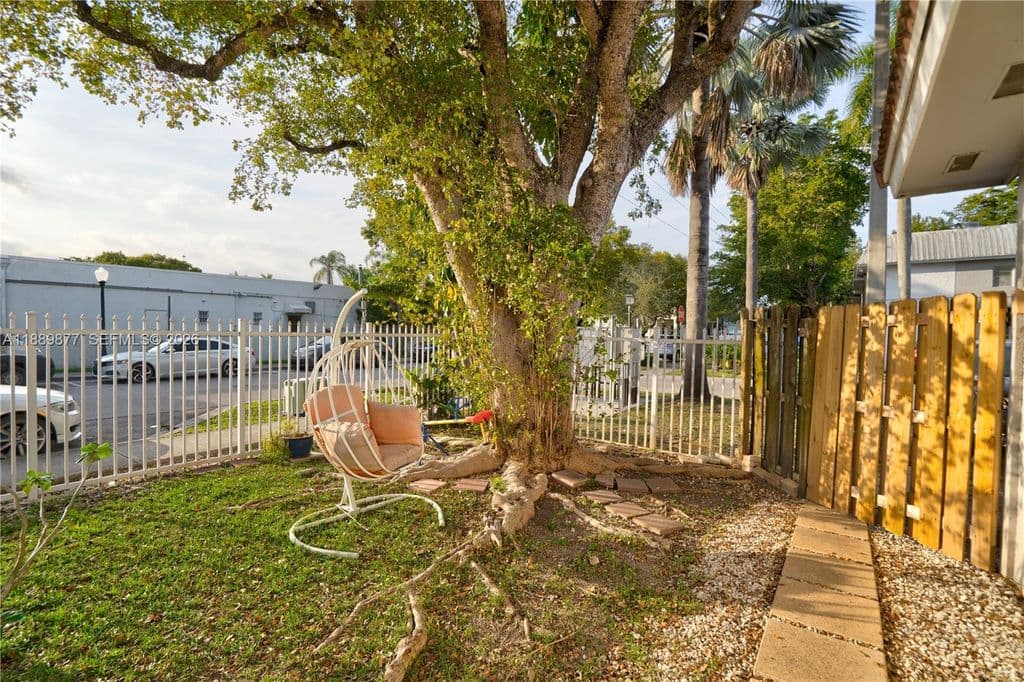 2+1 Condo — 17365 SW 95th Ave #17365