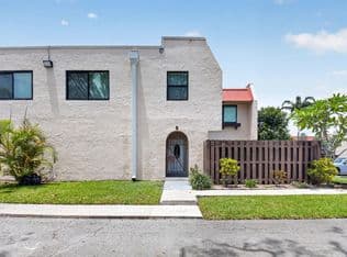 3-bedroom Townhouse — 6352 SEVEN SPRINGS Boulevard #B, Greenacres, 33463