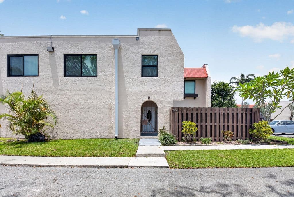 3-bedroom Property — 6352 SEVEN SPRINGS Boulevard #B