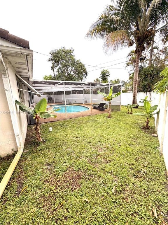 4+1 Müstakil ev — 661 SW 67th Ave