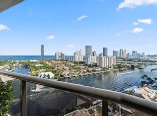 2-bedroom Condo — 19667 Turnberry Way APT 27B, Aventura, 33180