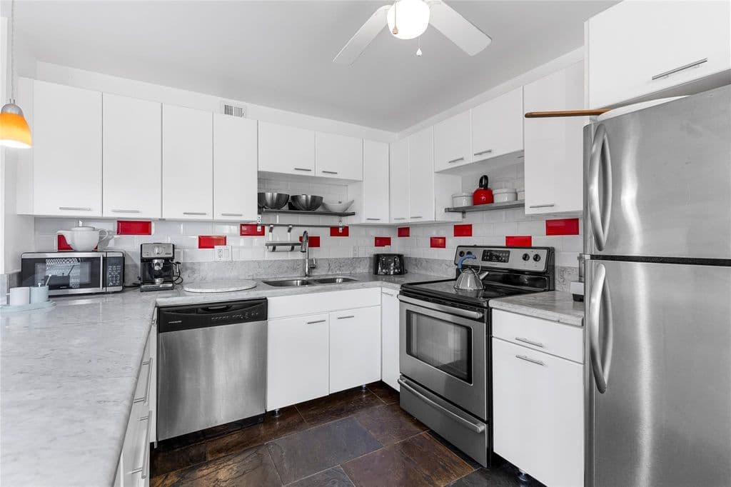 2+1 Condo — 4044 Ventnor O