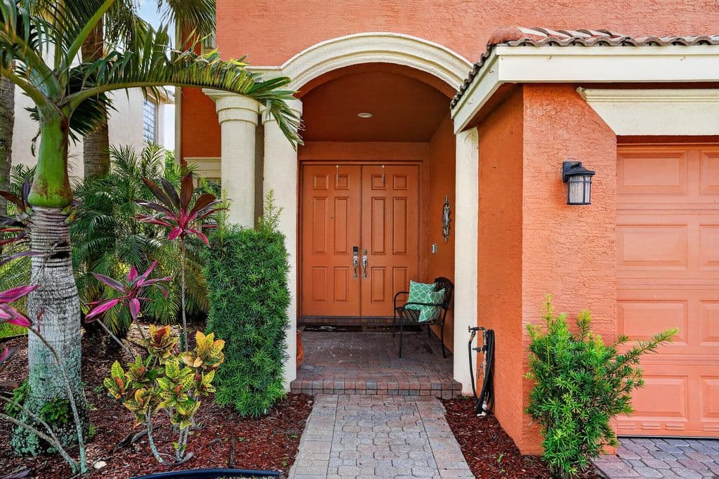 4+1 Müstakil ev — 9135 Dupont Place