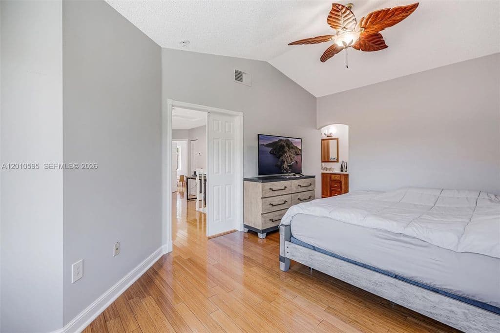 4+1 Müstakil ev — 1065 Weeping Willow Way