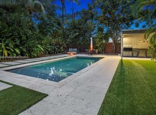 3+1 Müstakil ev — 443 NE 71st St, Miami, 33138