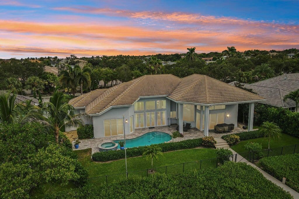 4-bedroom Single-Family Home — 8651 SE Somerset Island Way