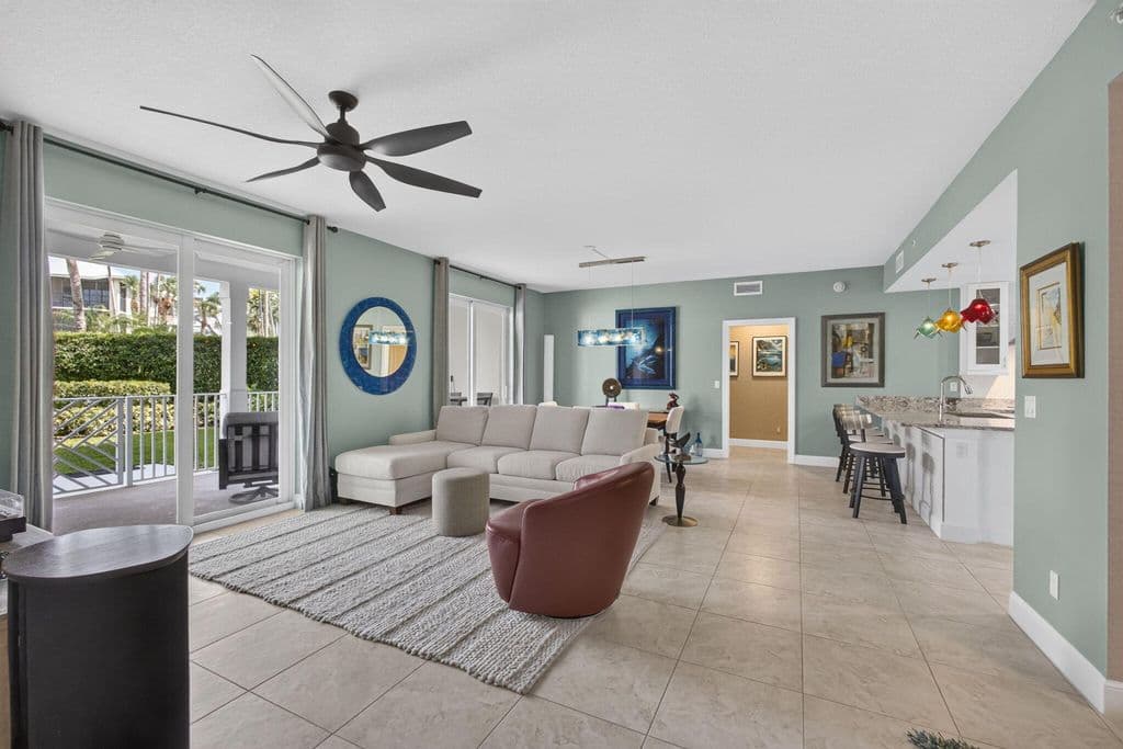 2+1 Condo — 1013 BAY COLONY Drive S