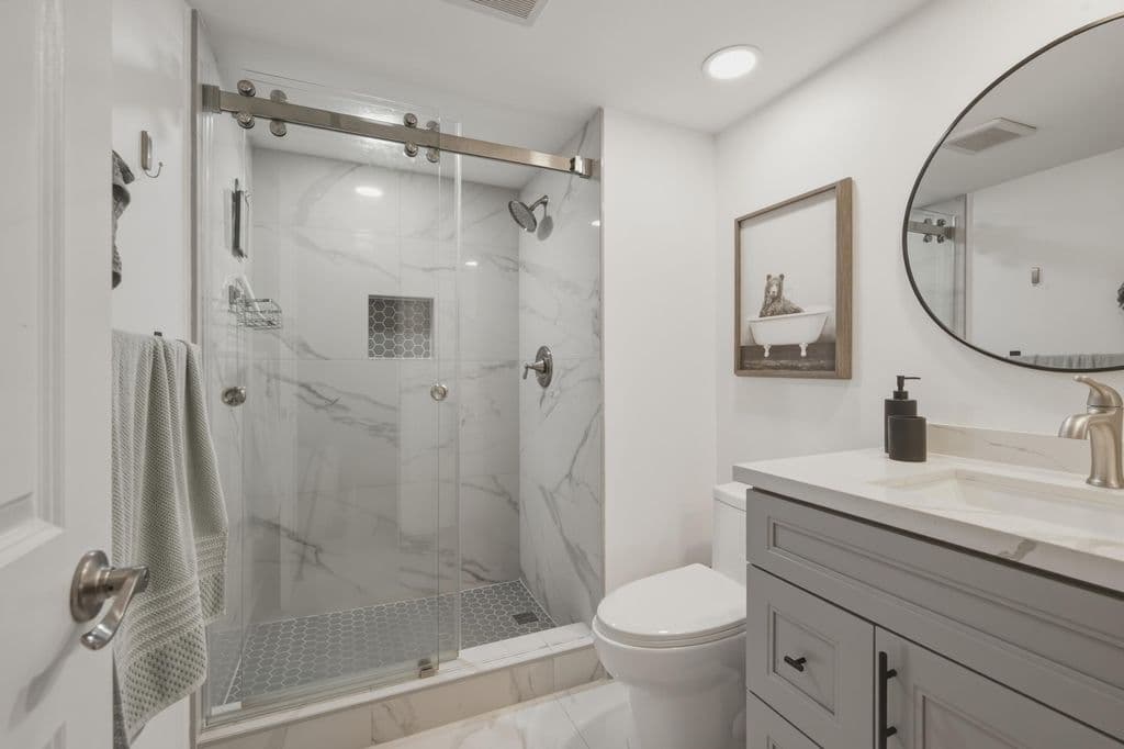 1+1 Condo — 9823 S Hollybrook Lake Drive #206