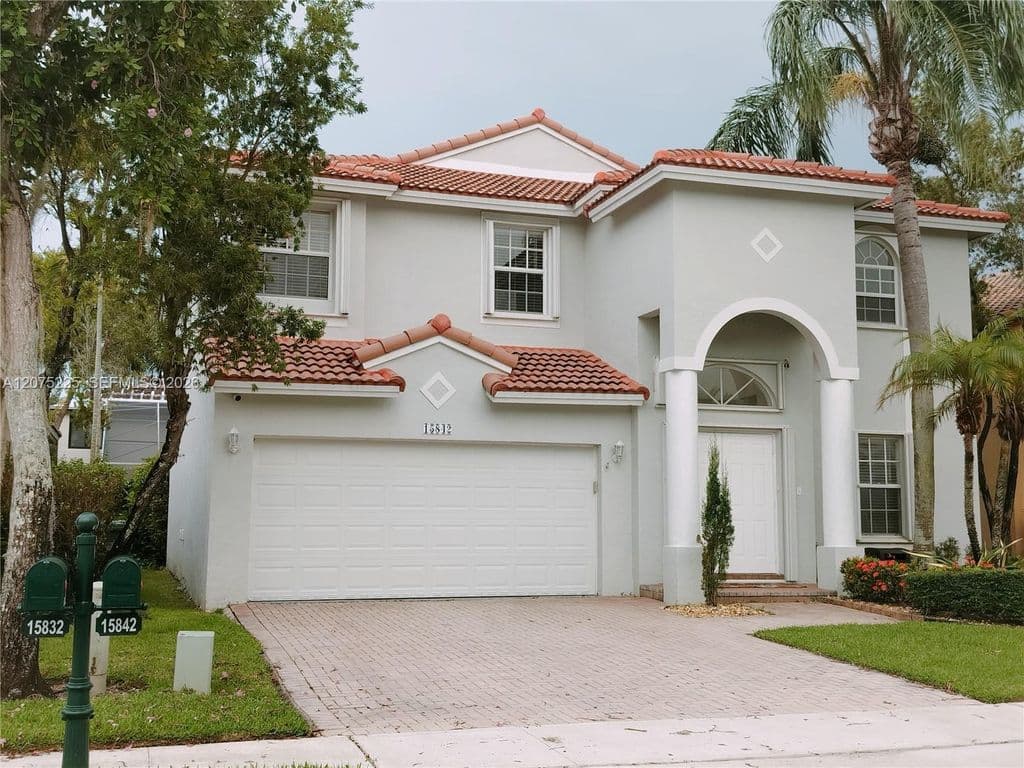 5-bedroom Single-Family Home — 15842 SW 14th St