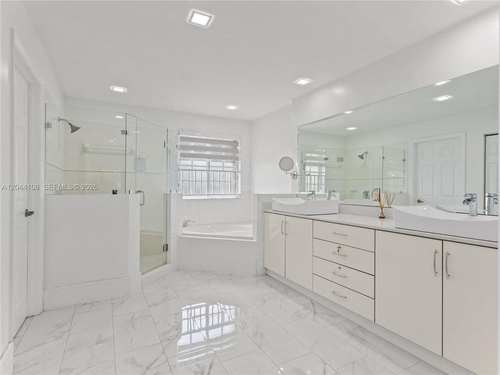 3-bedroom Property — 7086 NW 116th Ct