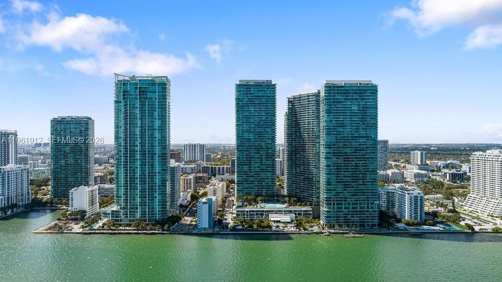 2+1 Condo — 650 NE 32nd St Unit 2205
