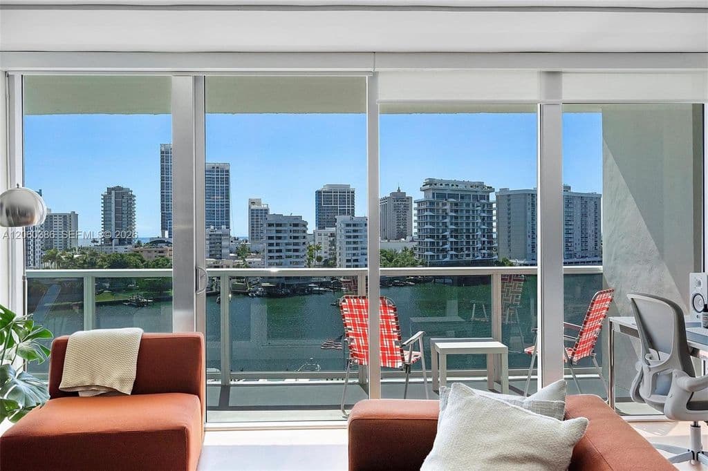 1-bedroom Condo — 900 Bay Dr APT 716