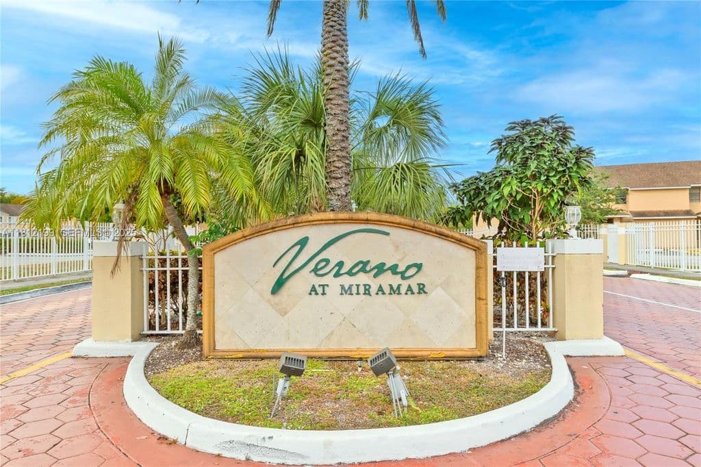 2+1 Condo — 8109 SW 21st Ct #8109