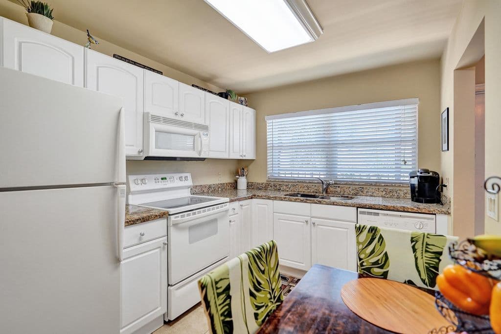 2+1 Condo — 2000 S FEDERAL Highway #307