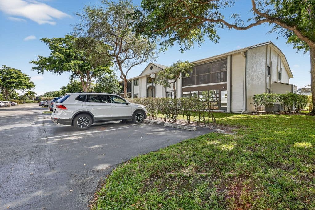 2-bedroom Condo — 15453 Lakes Of Delray Boulevard #207