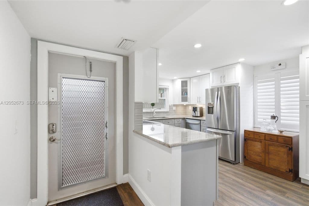 2-bedroom Condo — 9501 Sunrise Lakes Blvd APT 201
