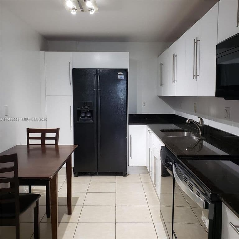 2+1 Condo — 3001 S Ocean Dr APT 527